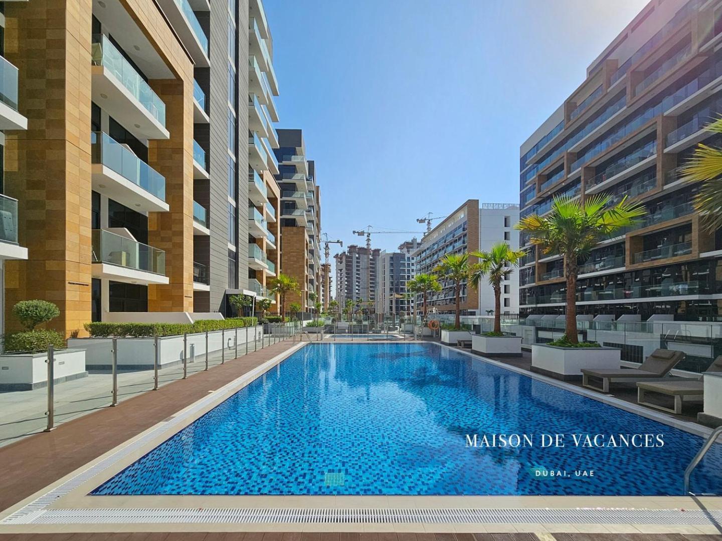 Apartment Pool View 10mins From Mall