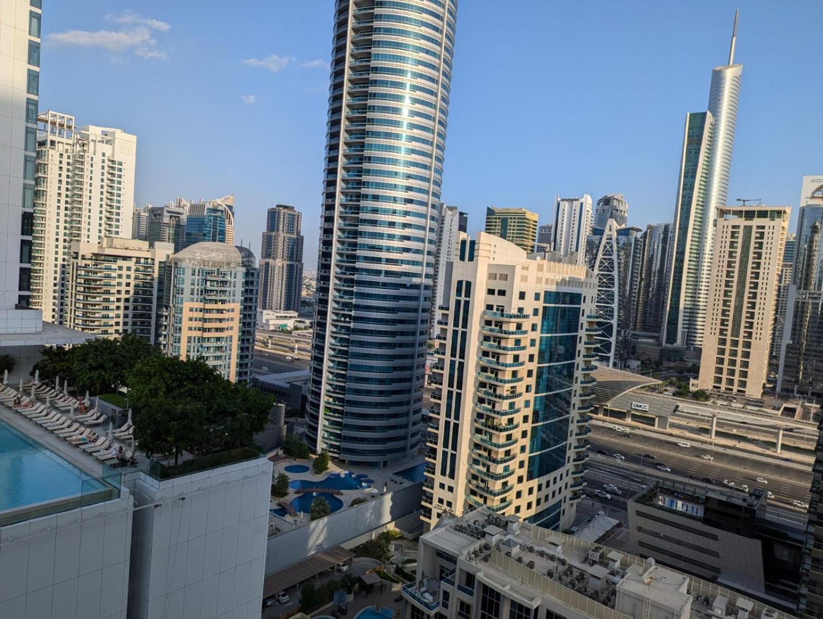 Stunning 2br With Full Marina View Apartment