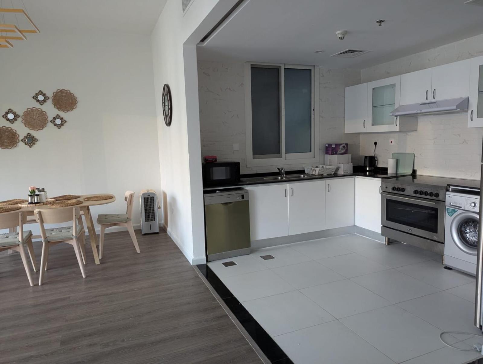 Stunning 2br With Full Marina View Dubai