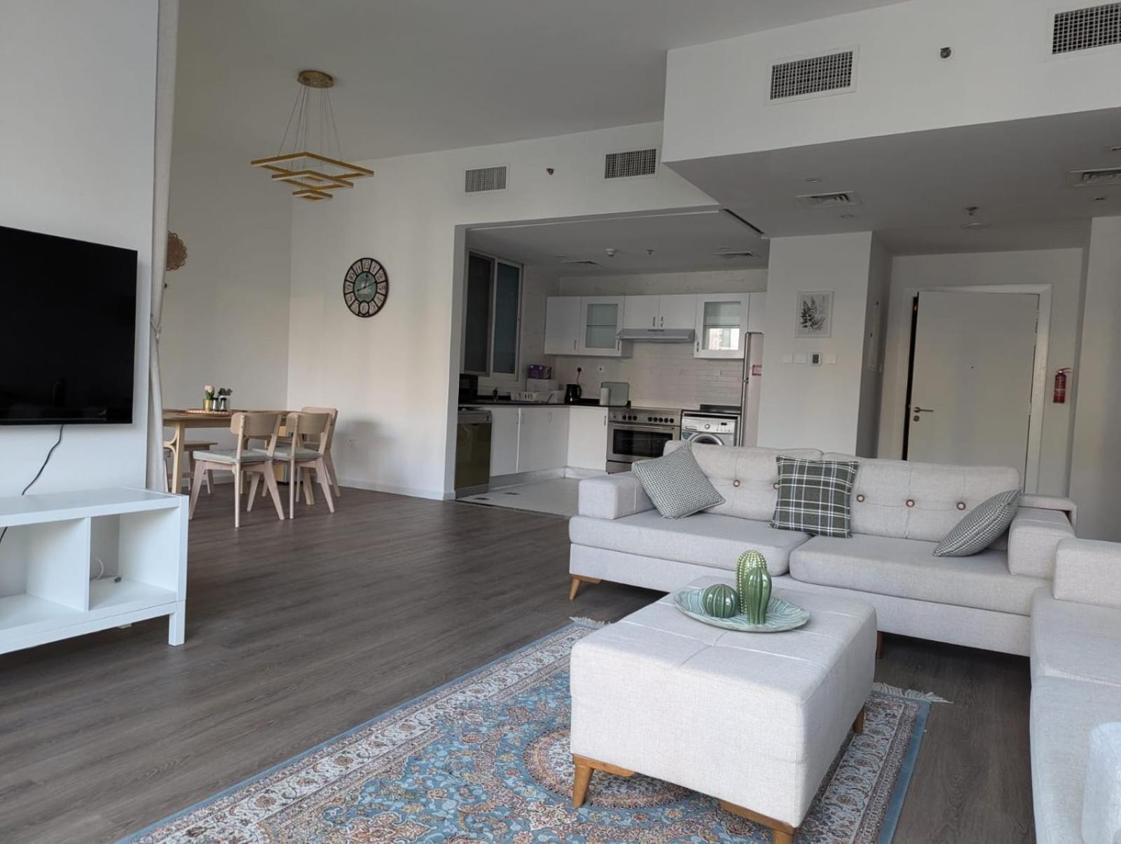 Stunning 2br With Full Marina View