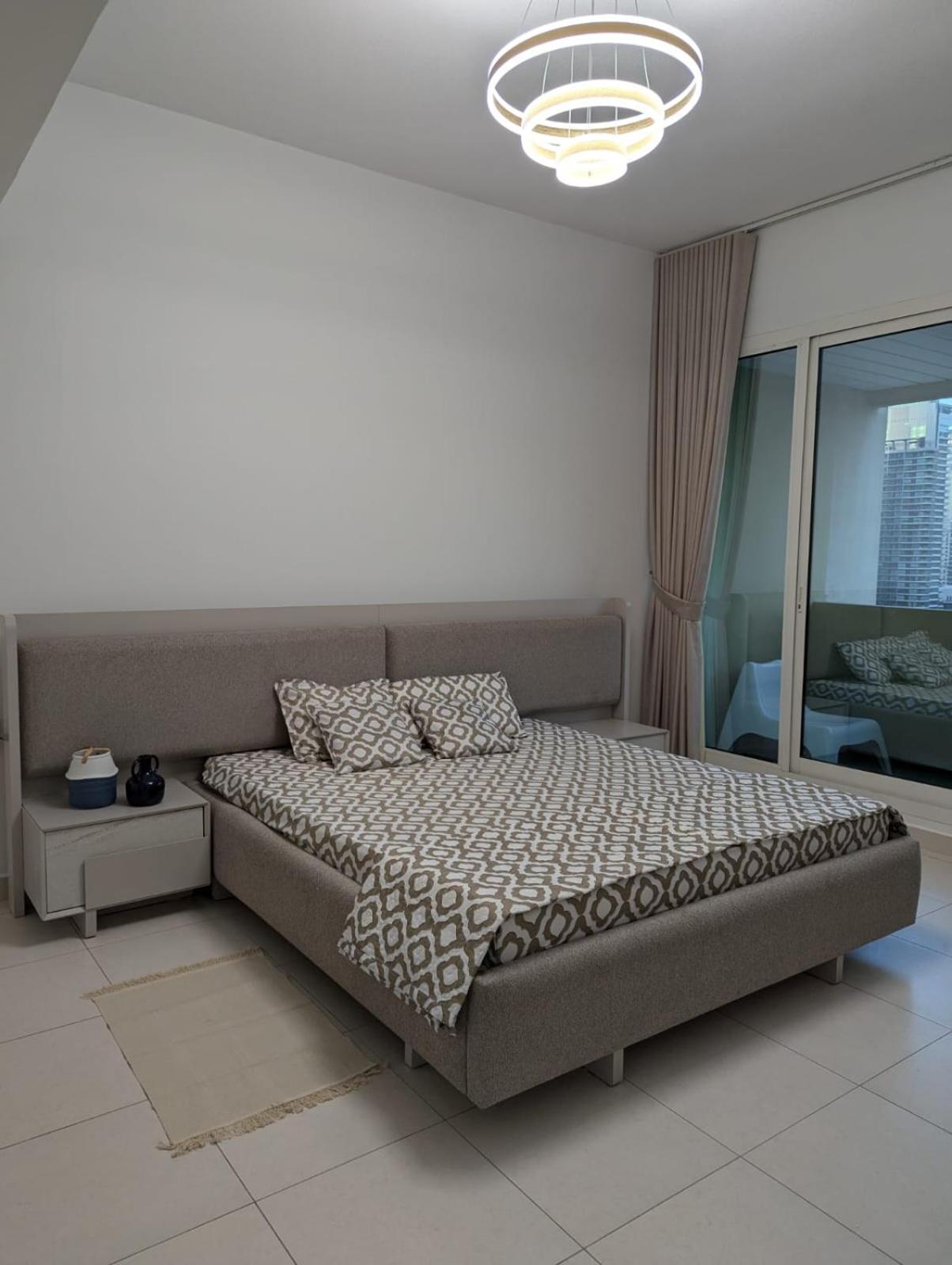 Stunning 2br With Full Marina View Apartment