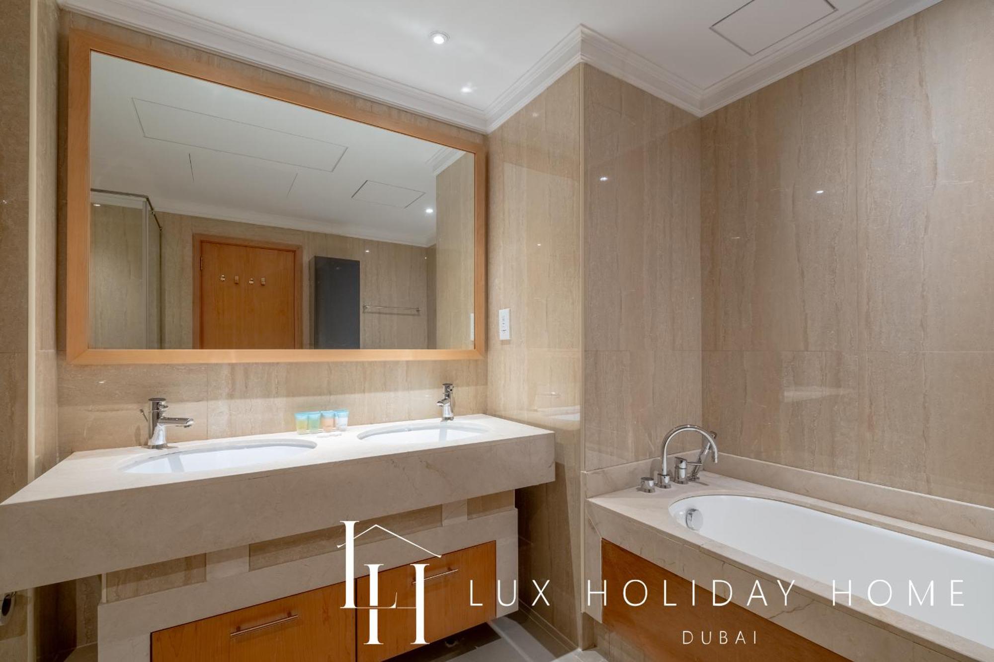 Lux The Shemara Marina View Apartment