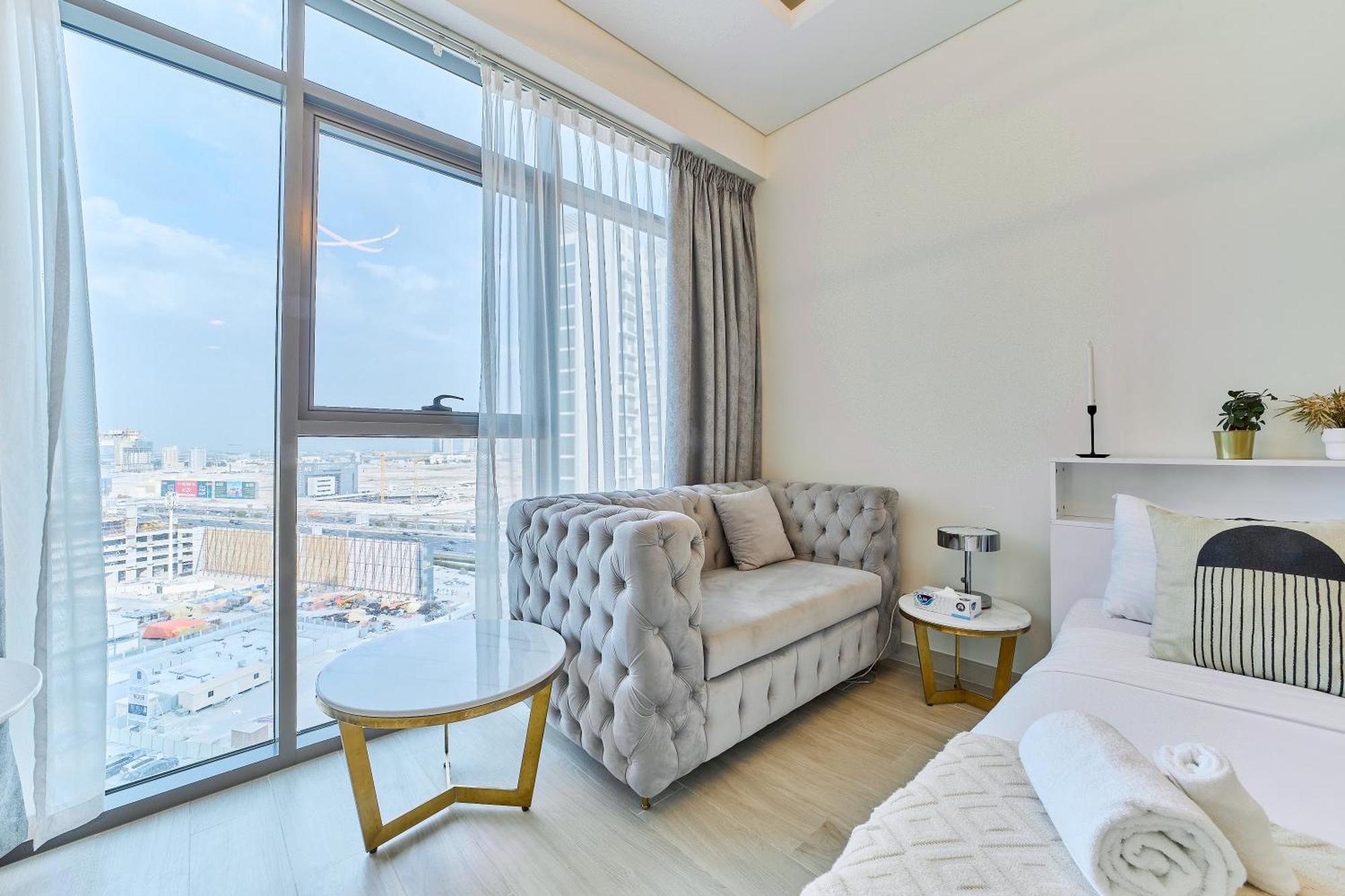 Elegant In Al Jaddaf With Modern Amenities Apartment *