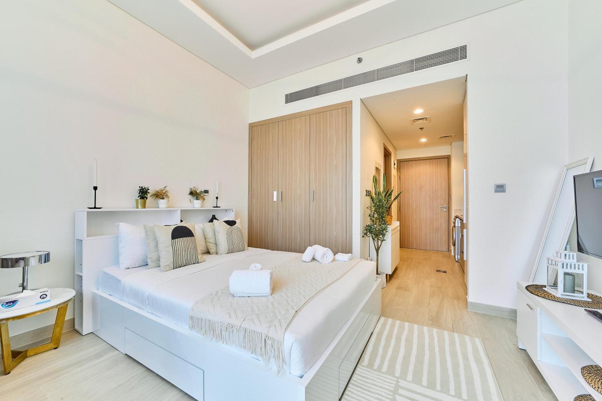 Apartment Elegant In Al Jaddaf With Modern Amenities *