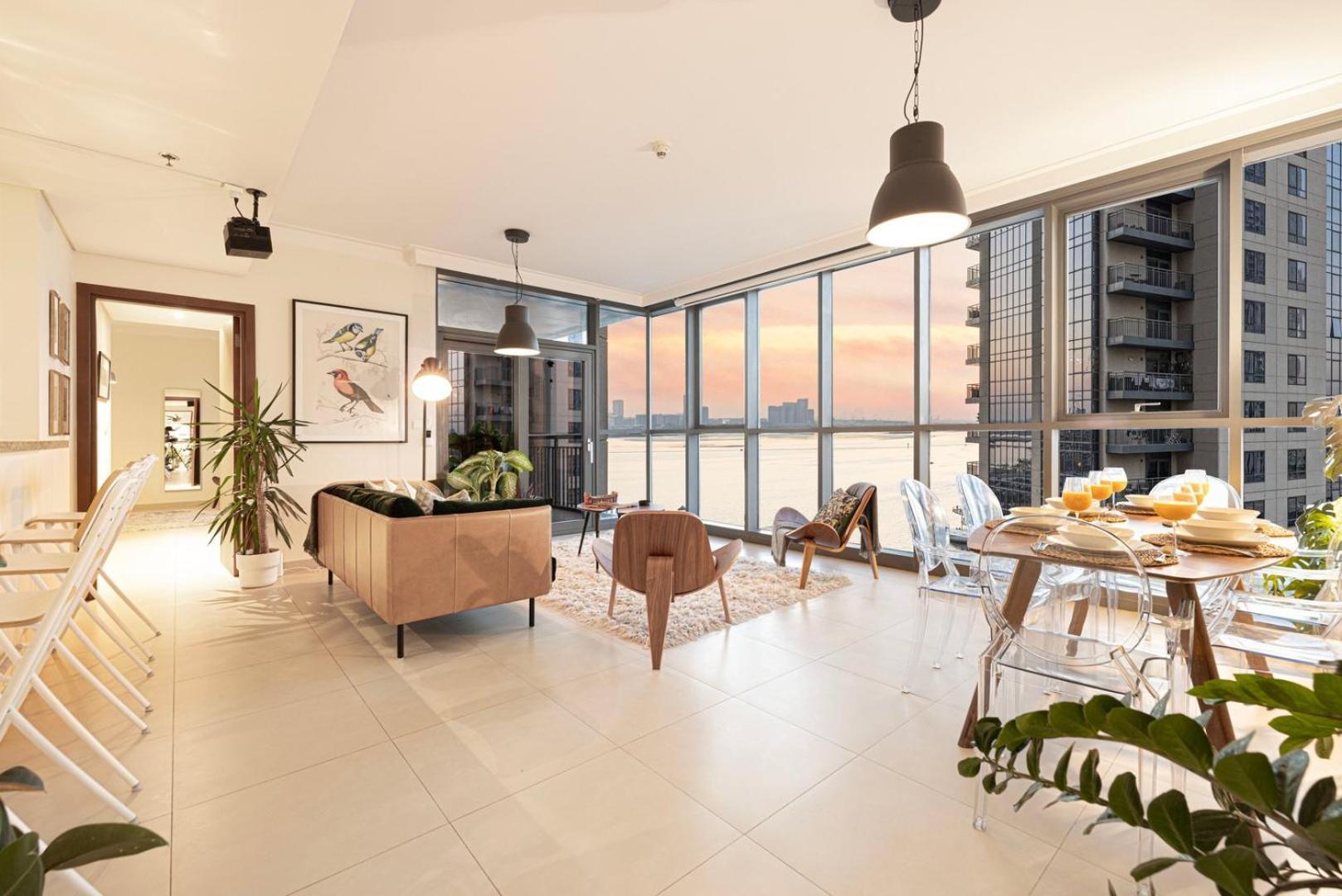 Luxe | Elegant 2br | Harbour View | Stylish & Cozy Apartment *