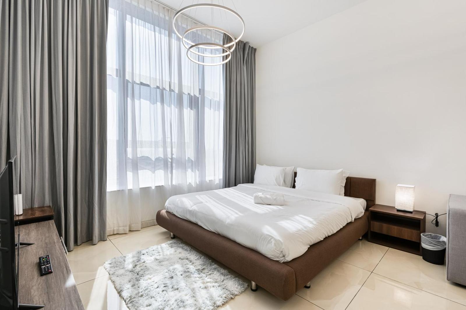 Lovely With Pool And Gym Apartment