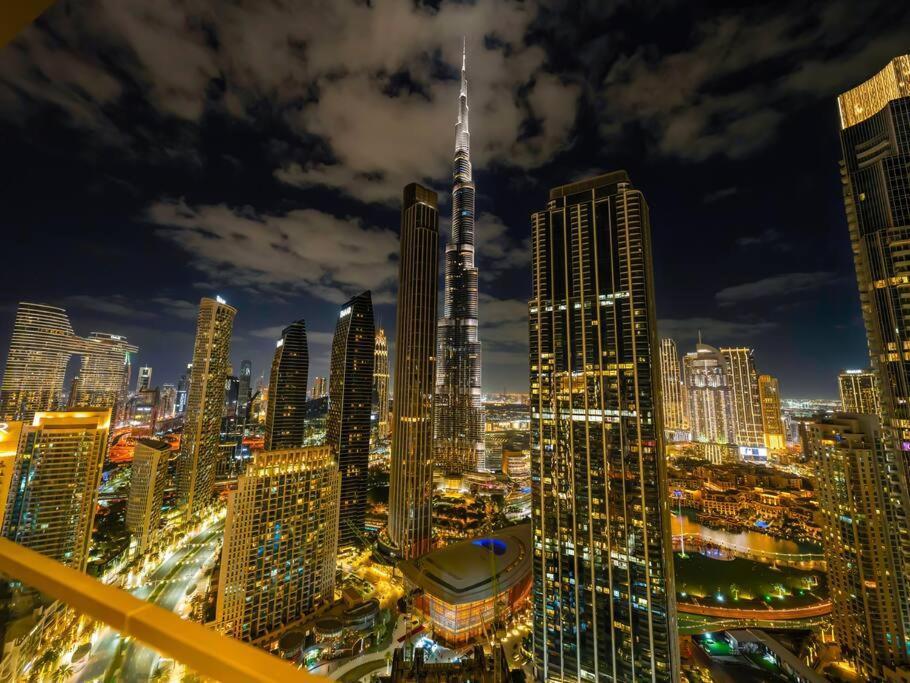 Modern High Rise 2br With Burj Khalifa Views, Steps From Opera And Near Mall Apartment Dubai