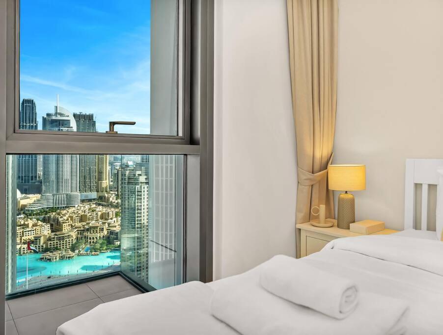 Apartment Modern High Rise 2br With Burj Khalifa Views, Steps From Opera And Near Mall Dubai