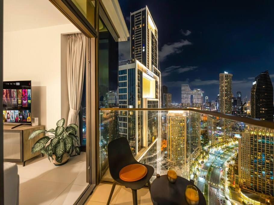 Apartment Modern High Rise 2br With Burj Khalifa Views, Steps From Opera And Near Mall