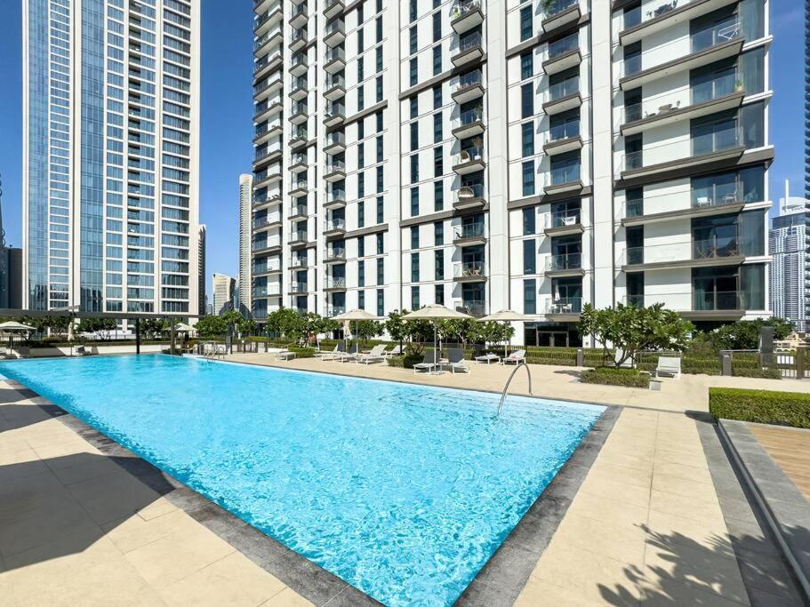 Modern High Rise 2br With Burj Khalifa Views, Steps From Opera And Near Mall Apartment *
