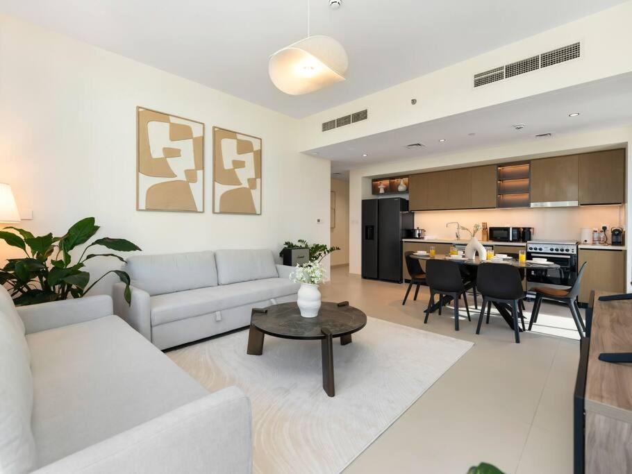 Apartment Modern High Rise 2br With Burj Khalifa Views, Steps From Opera And Near Mall *