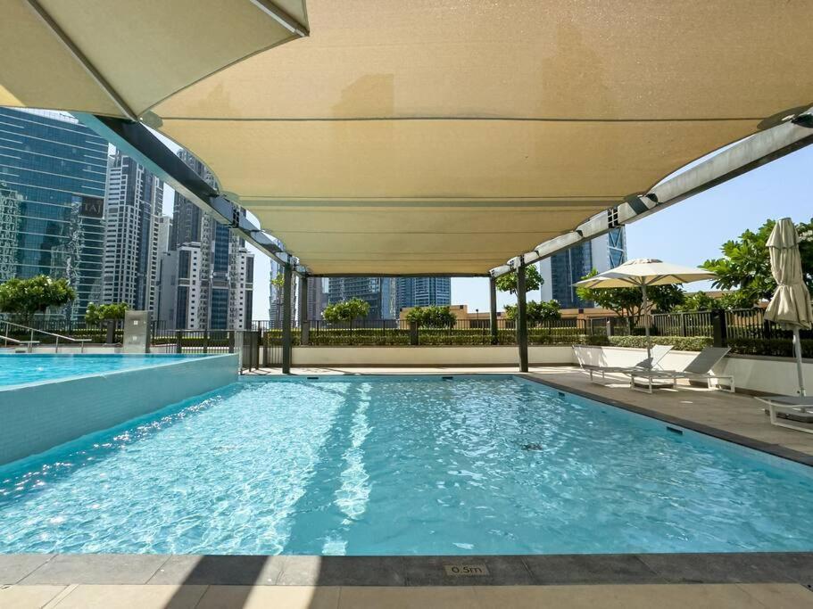 Apartment Modern High Rise 2br With Burj Khalifa Views, Steps From Opera And Near Mall *