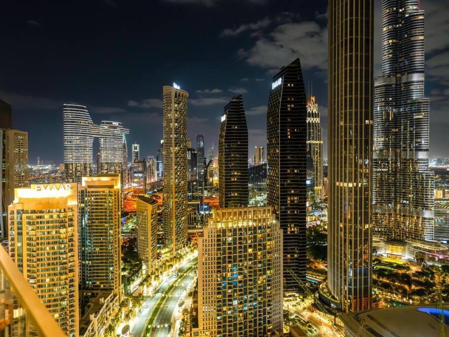 Modern High Rise 2br With Burj Khalifa Views, Steps From Opera And Near Mall Apartment Dubai