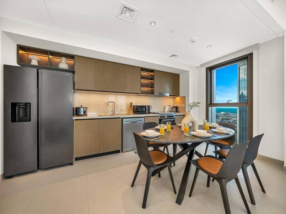 Apartment Modern High Rise 2br With Burj Khalifa Views, Steps From Opera And Near Mall Dubai