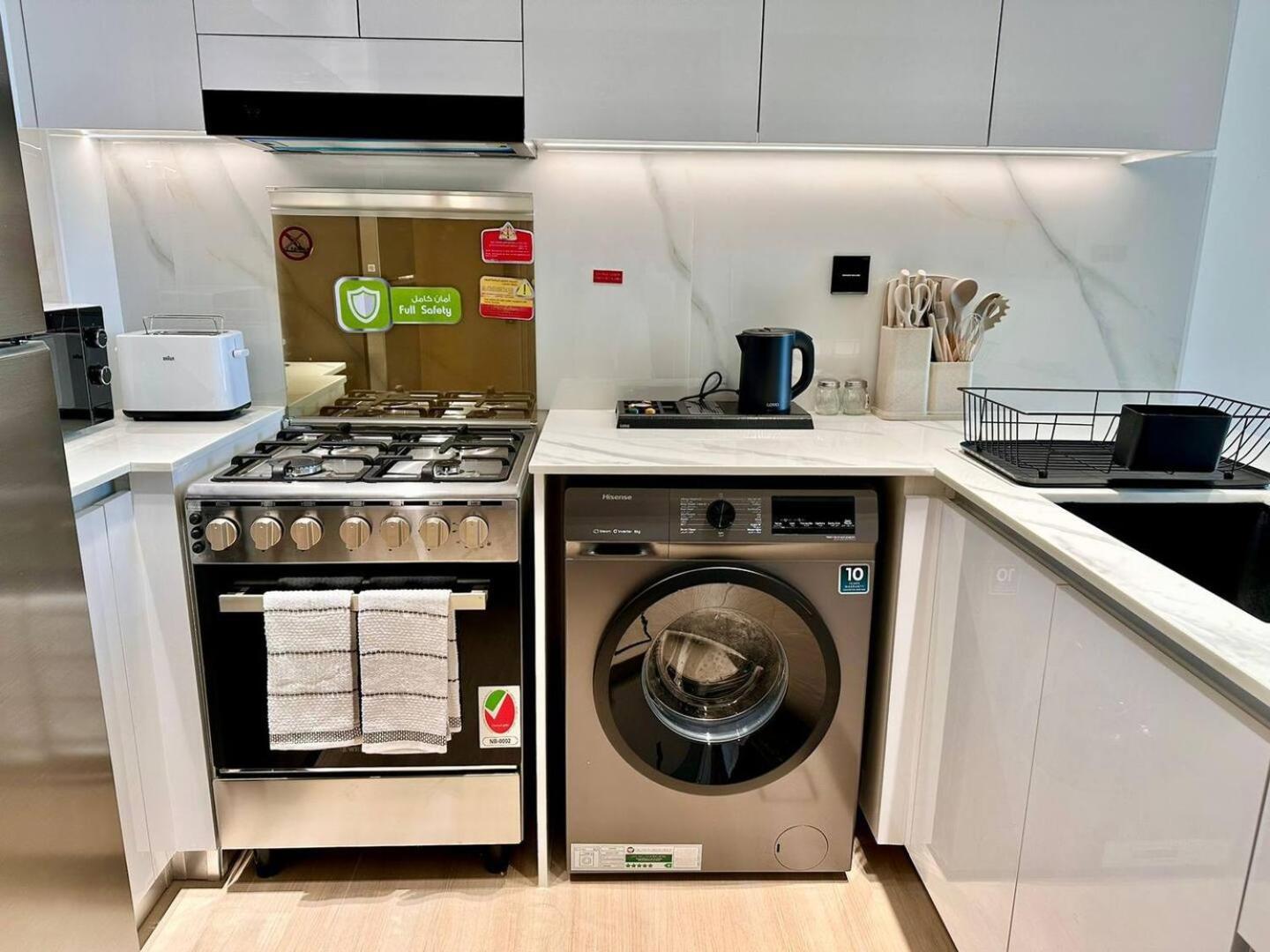 Apartment Fully Furnished 1 Bedroom With Balcony *