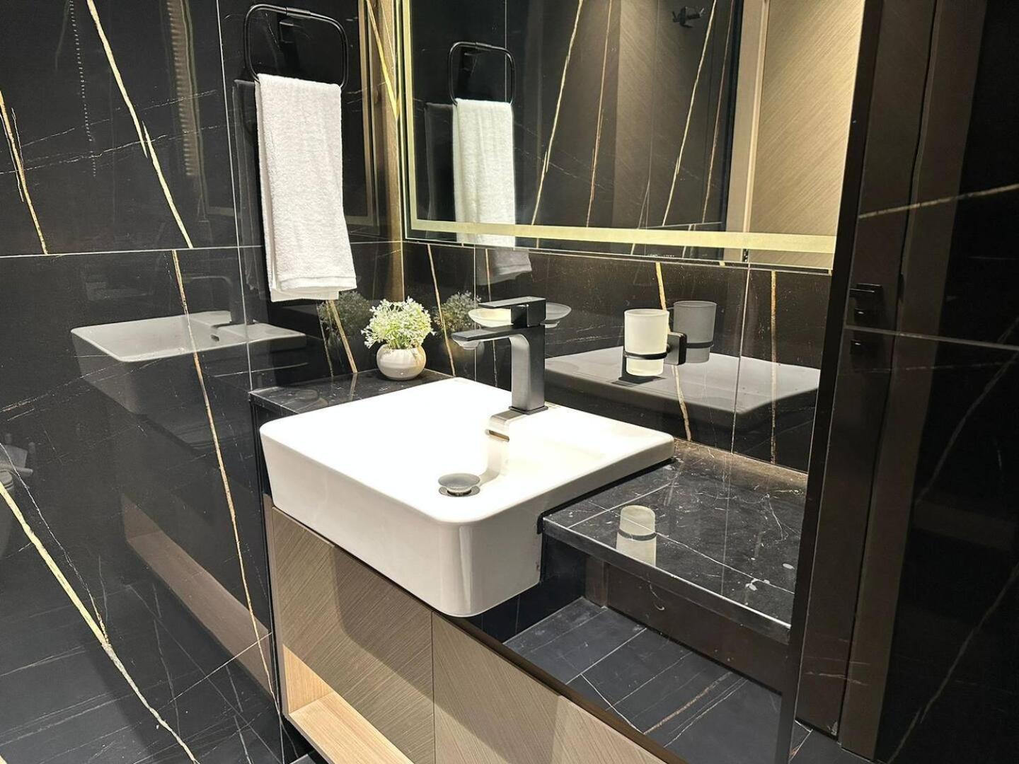 Fully Furnished 1 Bedroom With Balcony Apartment