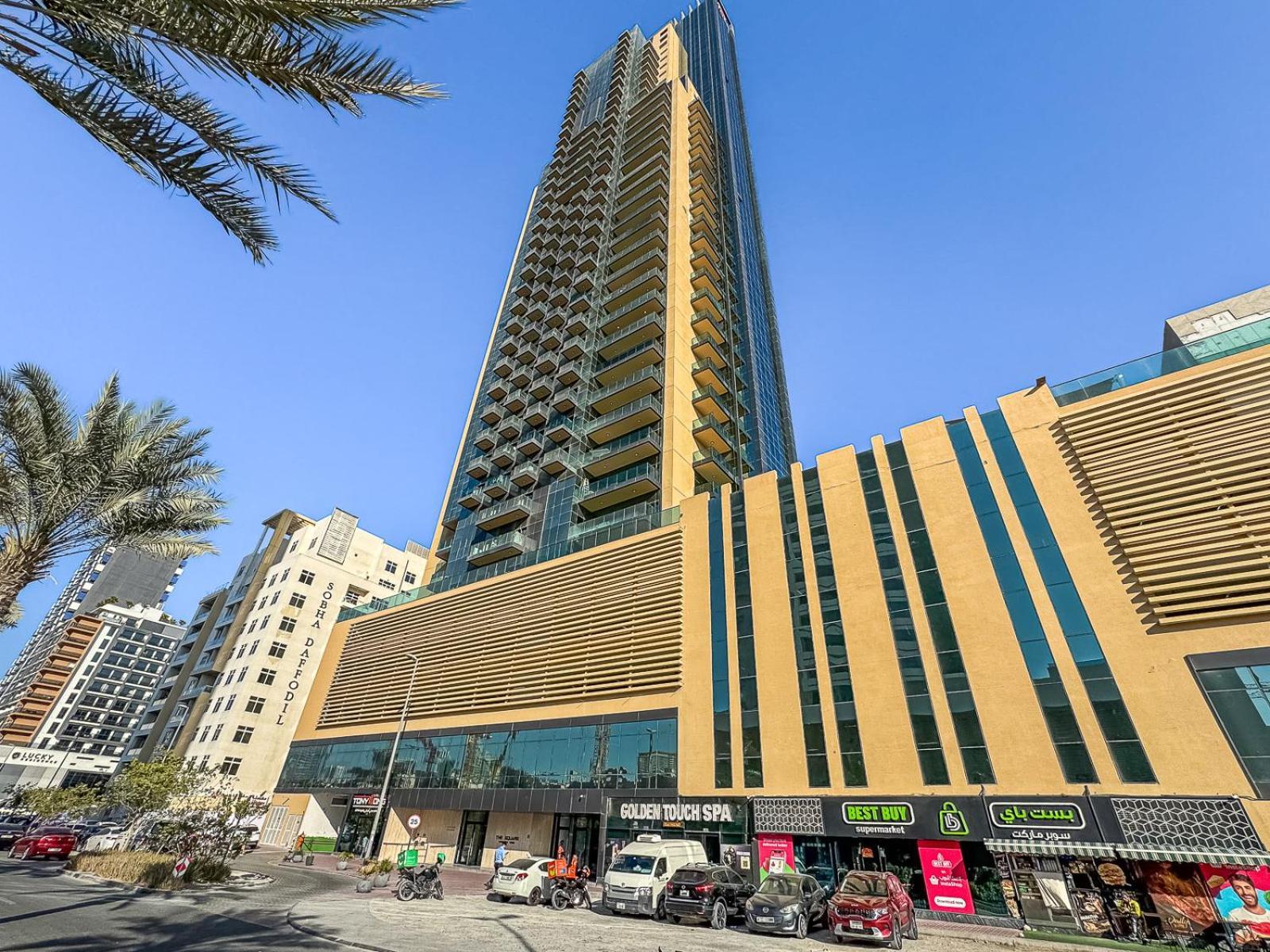 Lovely With Pool And Gym Apartment
