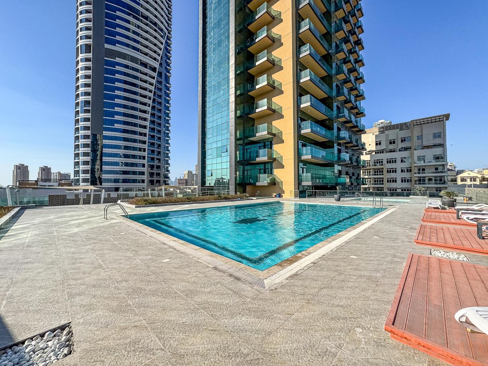 Apartment Lovely With Pool And Gym Dubai
