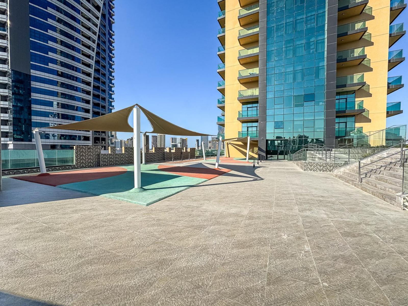 Lovely With Pool And Gym Apartment