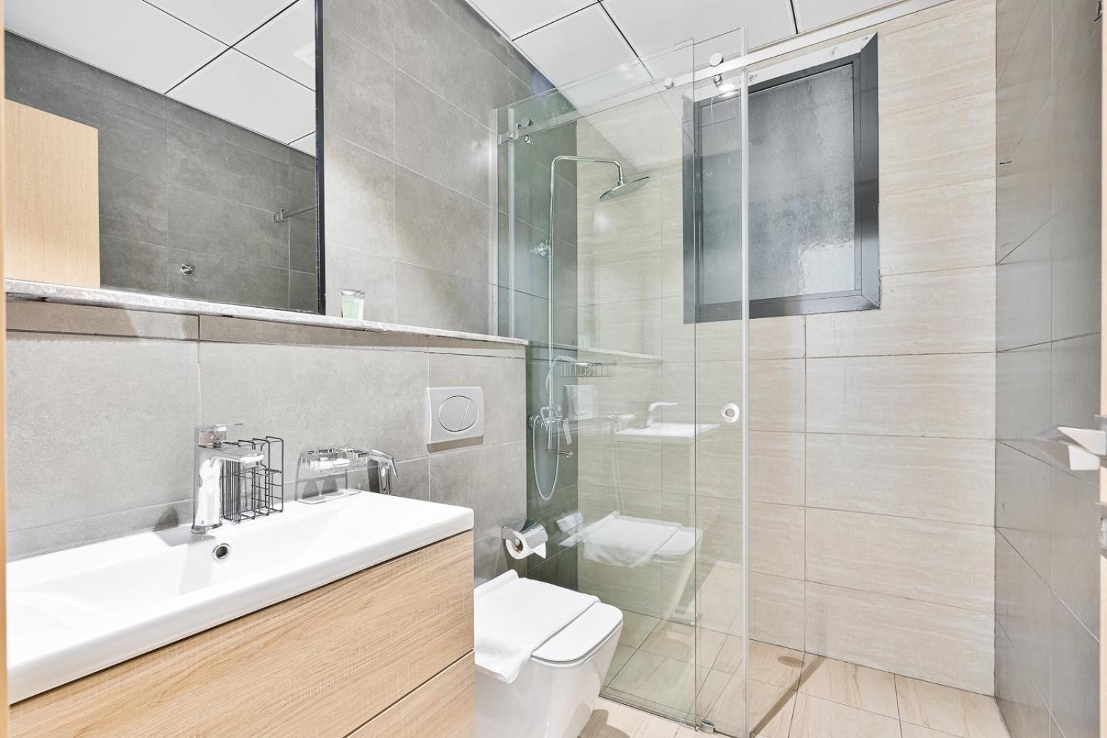 Apartment Lovely With Pool And Gym