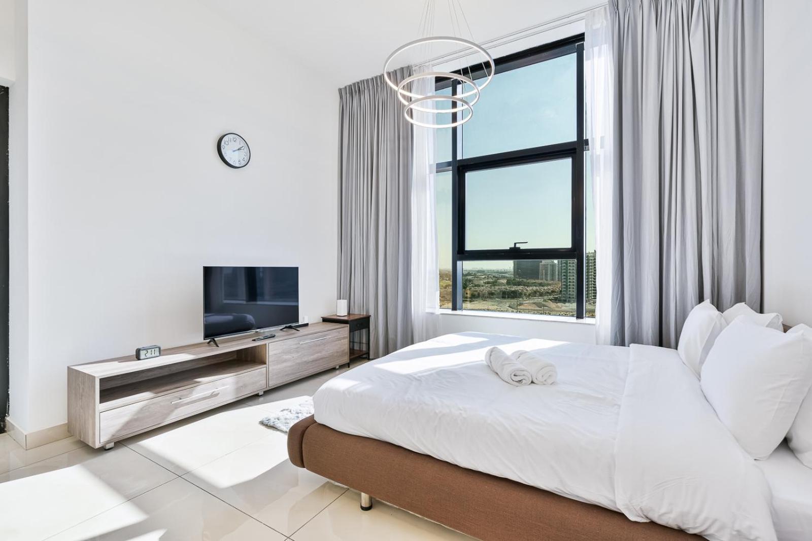 Lovely With Pool And Gym Apartment Dubai