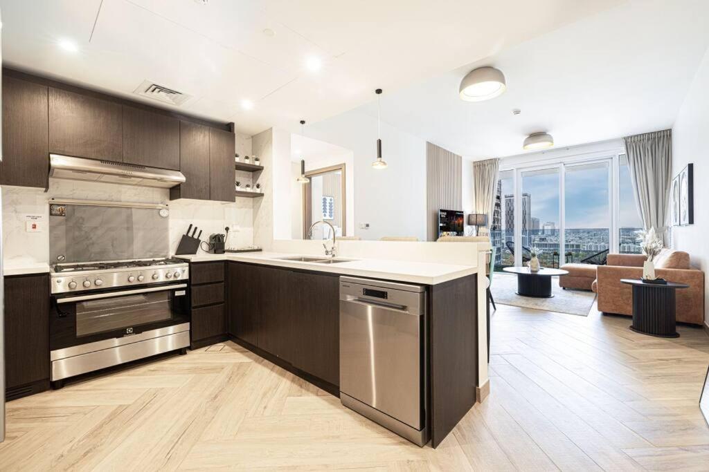 Apartment Chic 2 Bed Near Trade Centre With 5 Star Amenities Dubai
