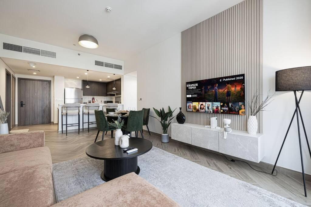 Apartment Chic 2 Bed Near Trade Centre With 5 Star Amenities *