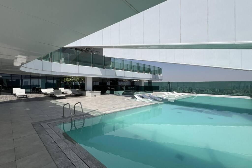 Apartment Chic 2 Bed Near Trade Centre With 5 Star Amenities Dubai