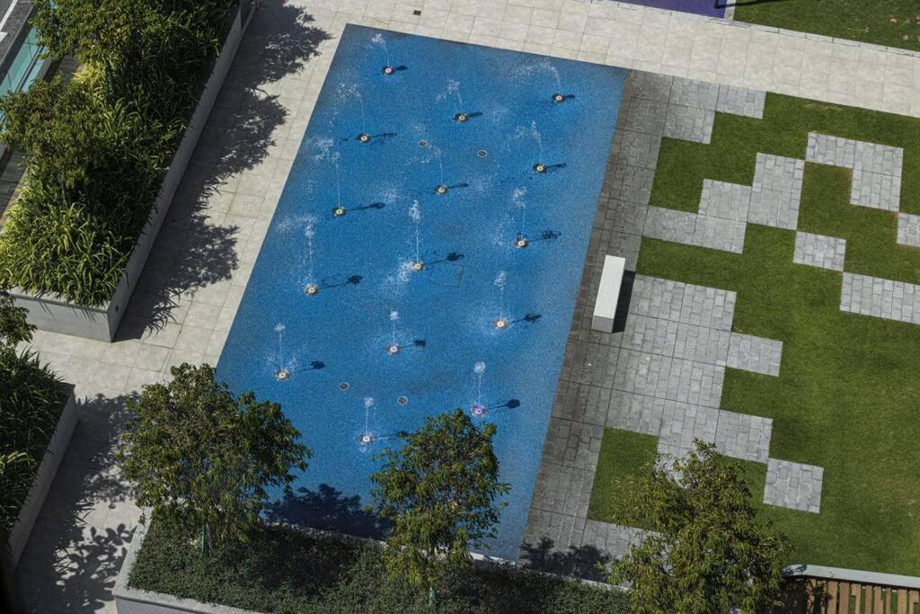 Chic 2 Bed Near Trade Centre With 5 Star Amenities
