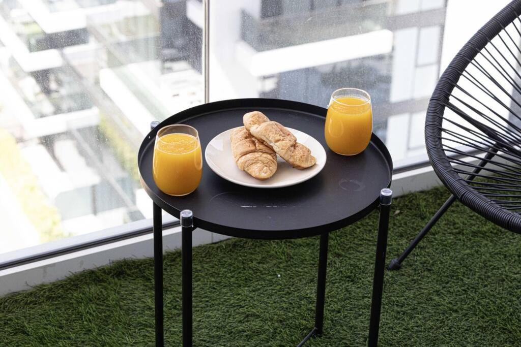 Chic 2 Bed Near Trade Centre With 5 Star Amenities * Dubai