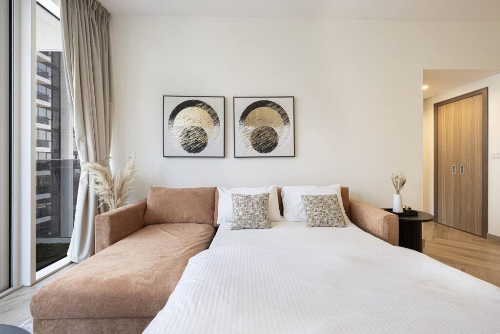 Chic 2 Bed Near Trade Centre With 5 Star Amenities Apartment *