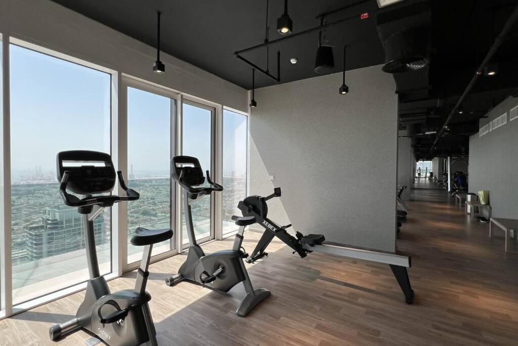 Apartment Chic 2 Bed Near Trade Centre With 5 Star Amenities *