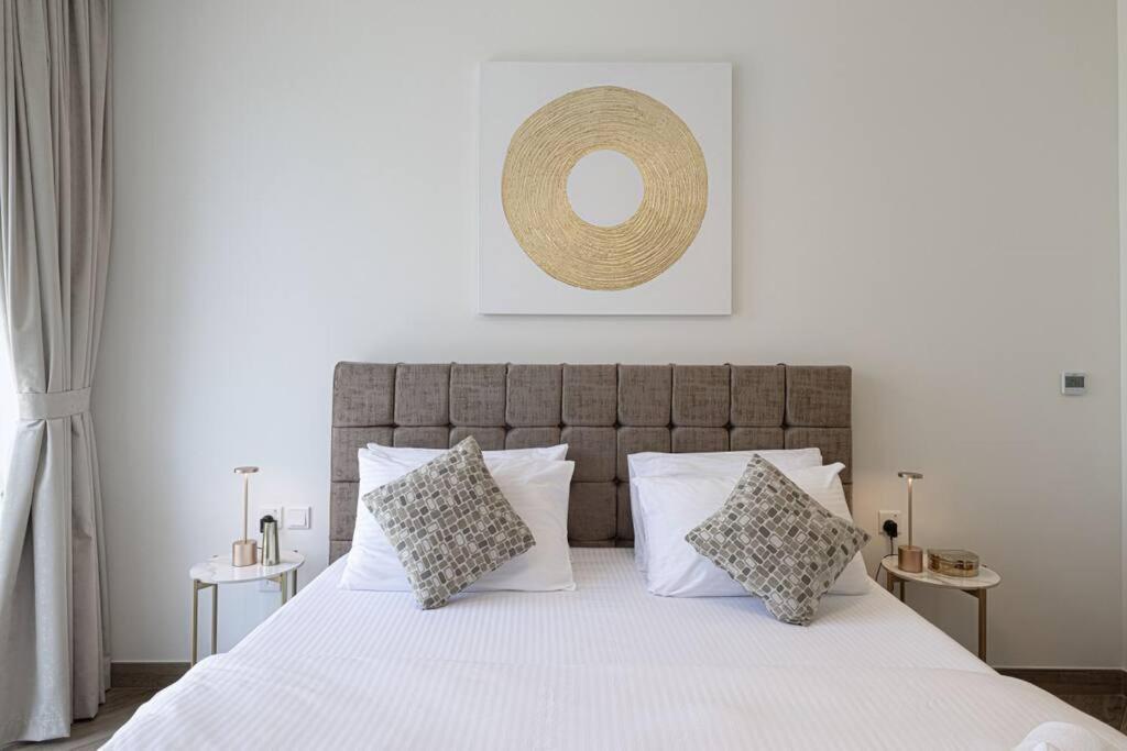 Apartment Chic 2 Bed Near Trade Centre With 5 Star Amenities