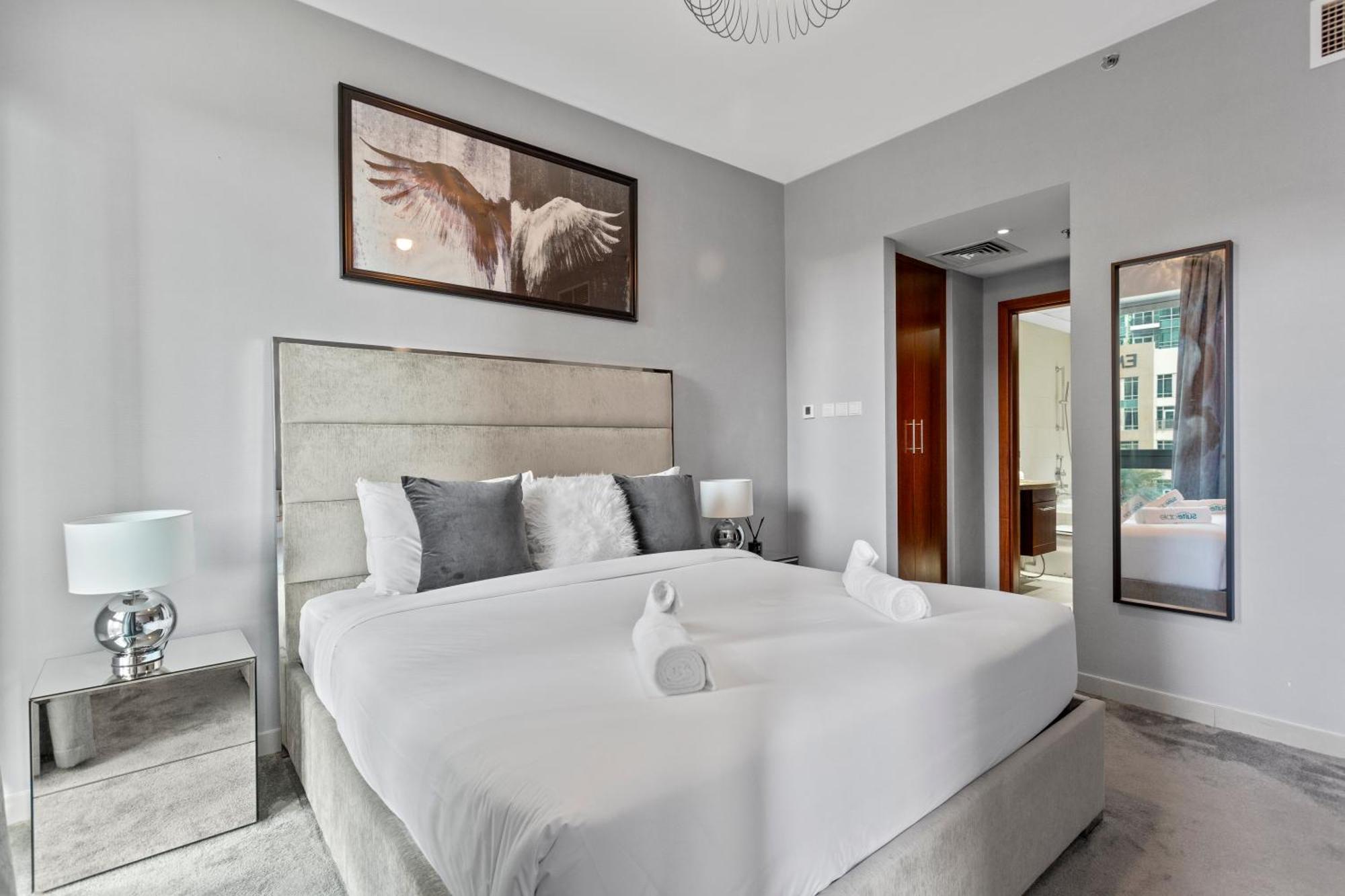Iconic 1 Bed In The Heart Of Downtown Apartment