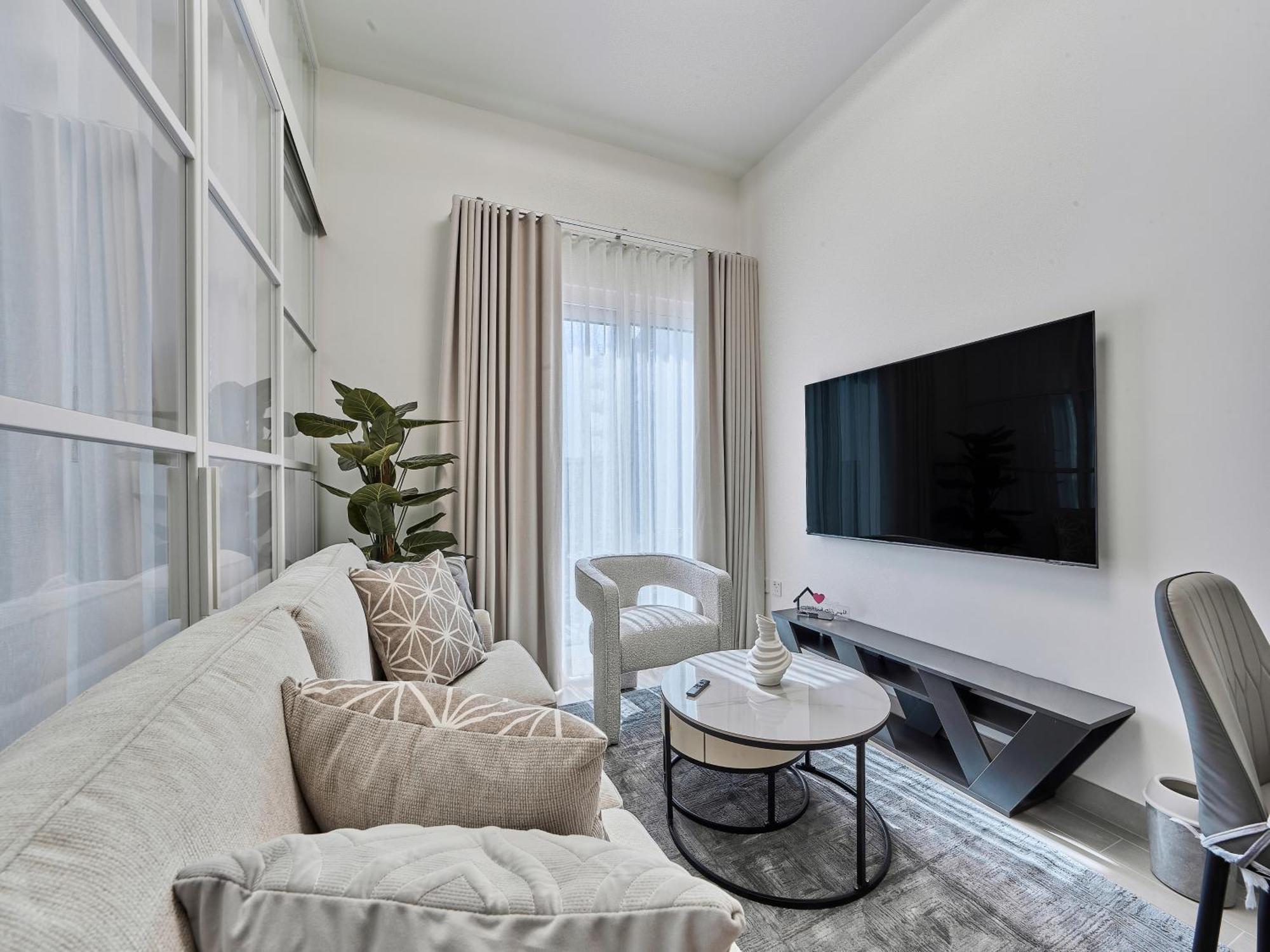 Stylish & Modern 1br In Hills Golfville Dubai