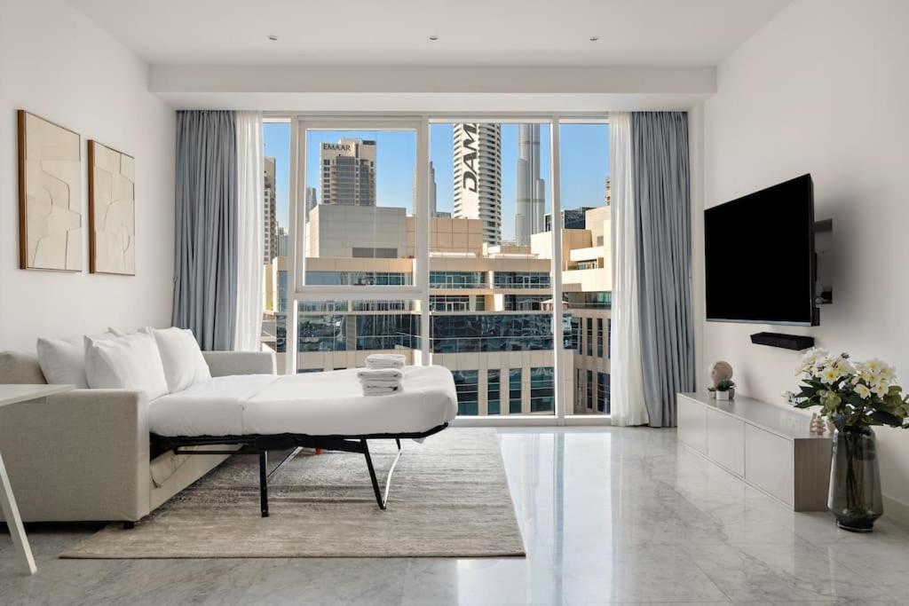 Stunning 1bdr-4gst Luxury With Burj Khalifa View
