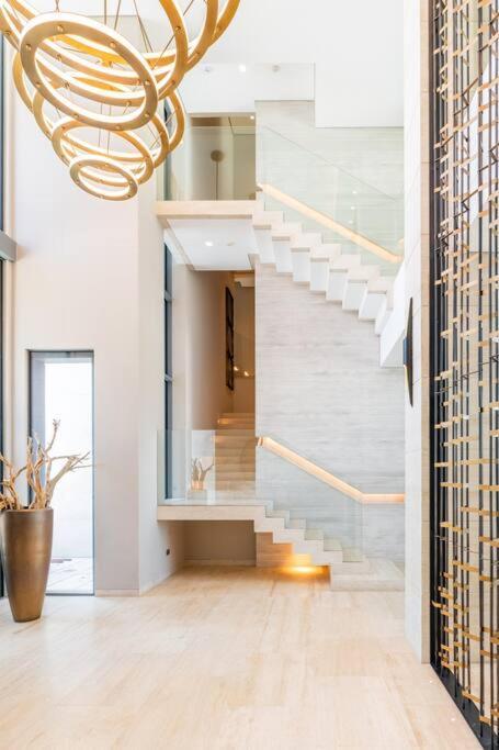 Ultra Luxury 6br Palm Private Pool Beach Villa Dubai