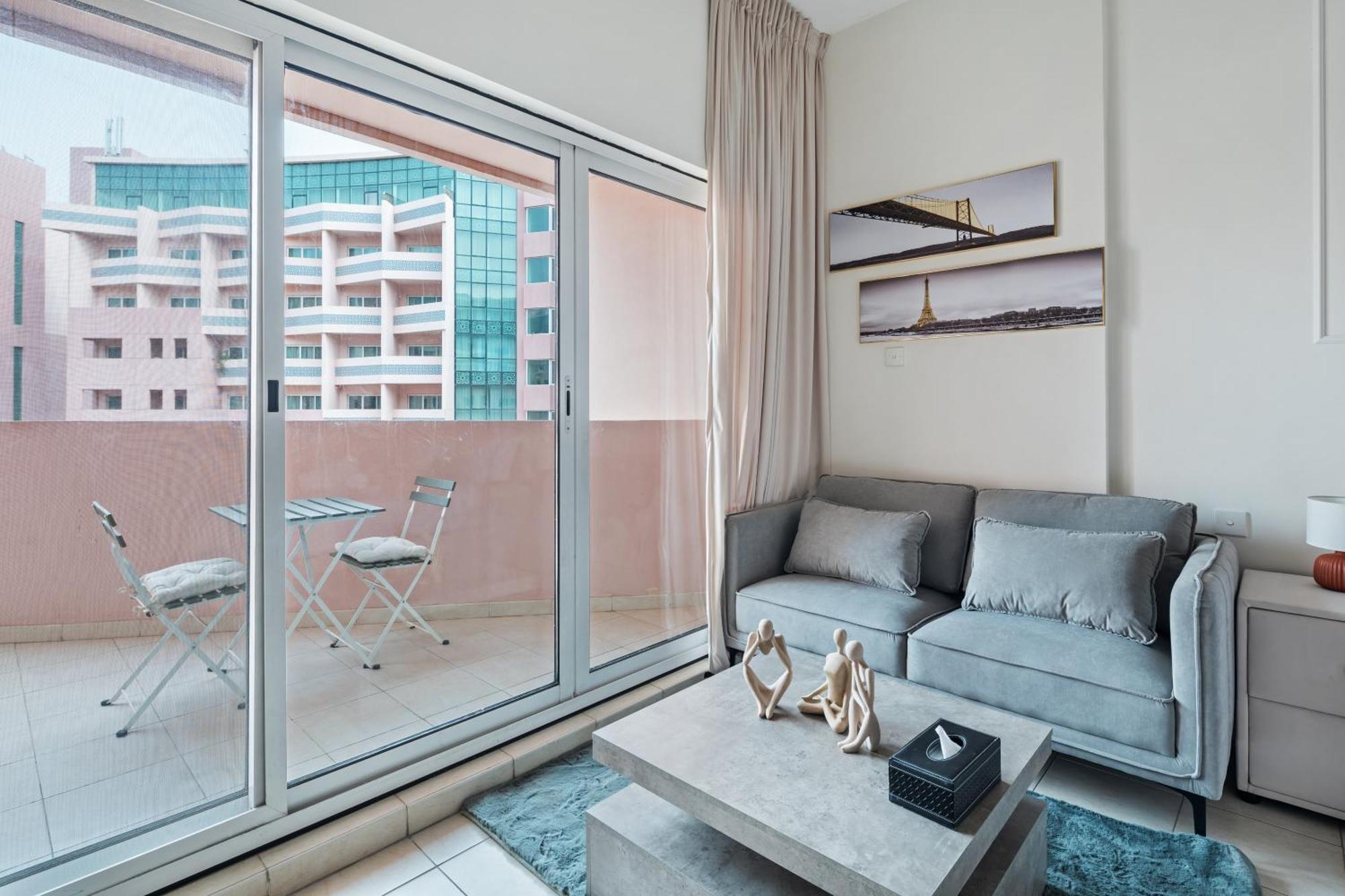 Sunny Perfect For Discovery Gardens Apartment *