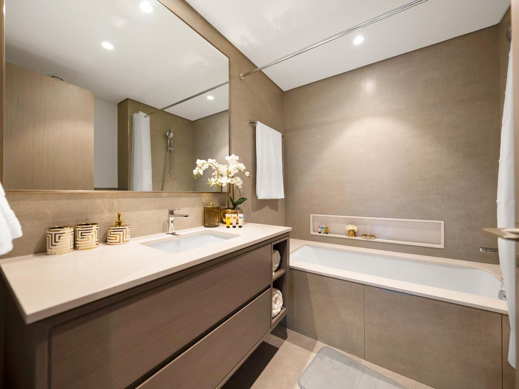 Apartment Luxury Two Bedroom With Balcony, Full Burj Khalifa & Fountain Views By Delujo *