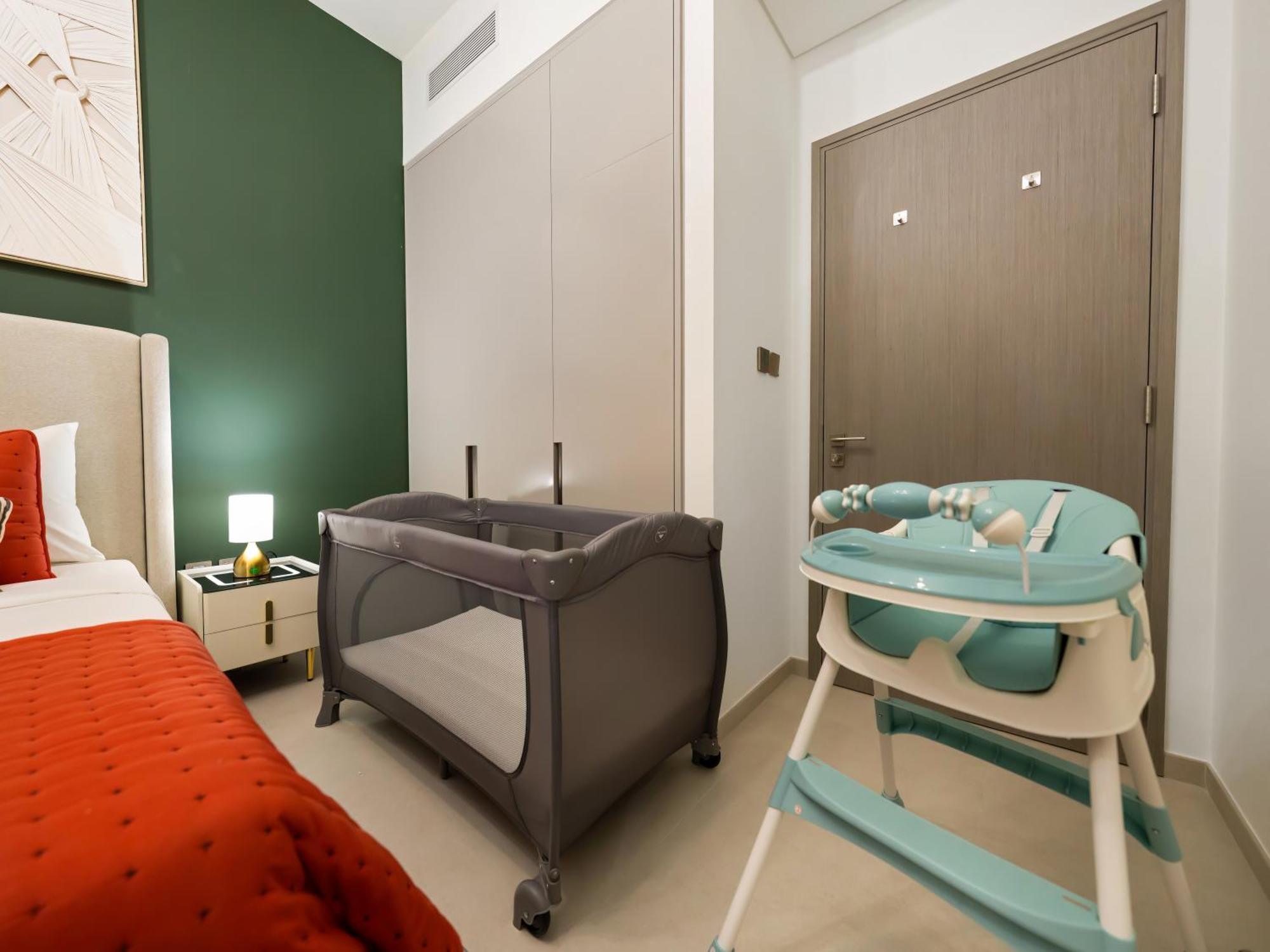 Luxury Two Bedroom With Balcony, Full Burj Khalifa & Fountain Views By Delujo Apartment