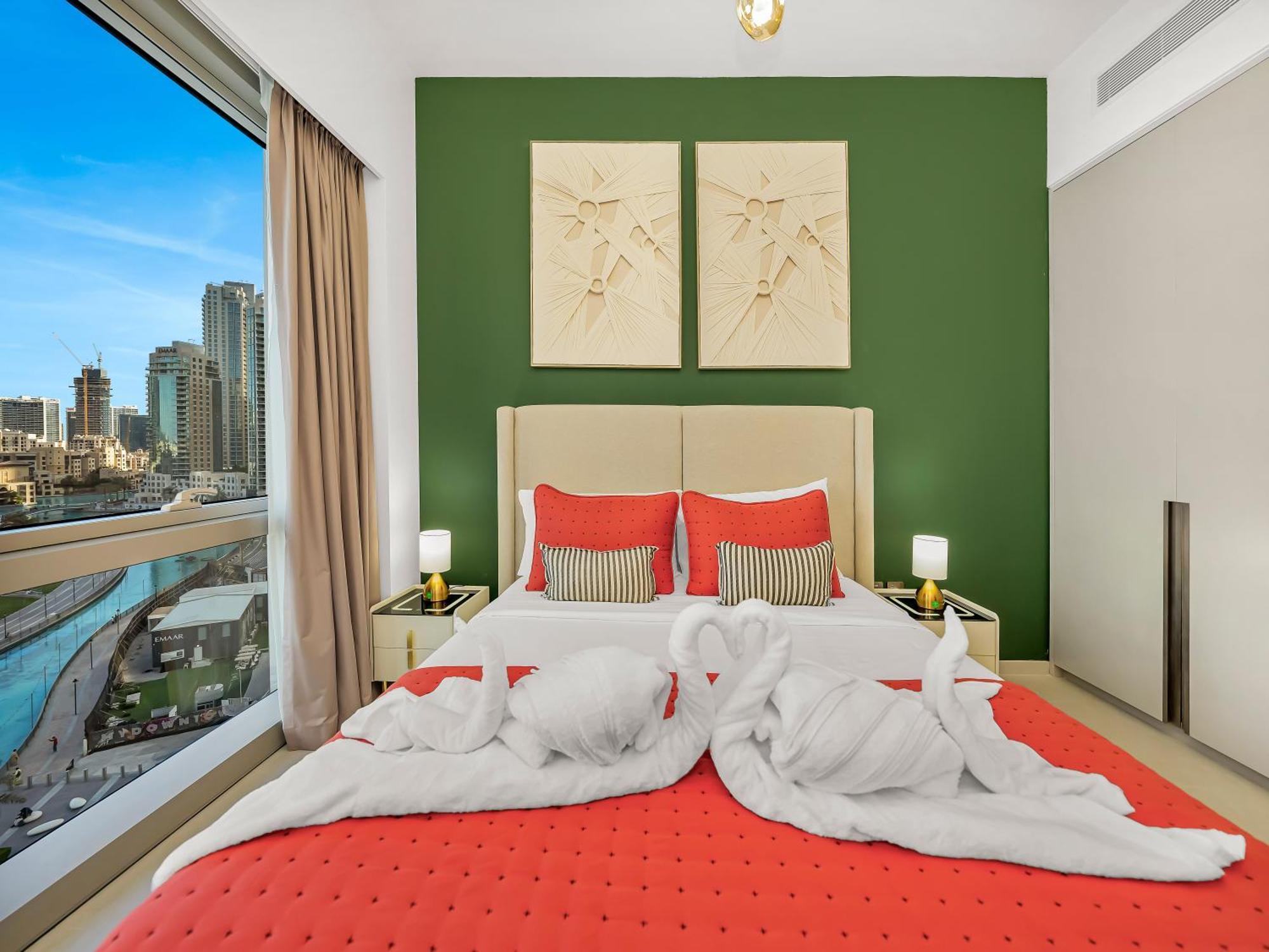 Luxury Two Bedroom With Balcony, Full Burj Khalifa & Fountain Views By Delujo Apartment Dubai