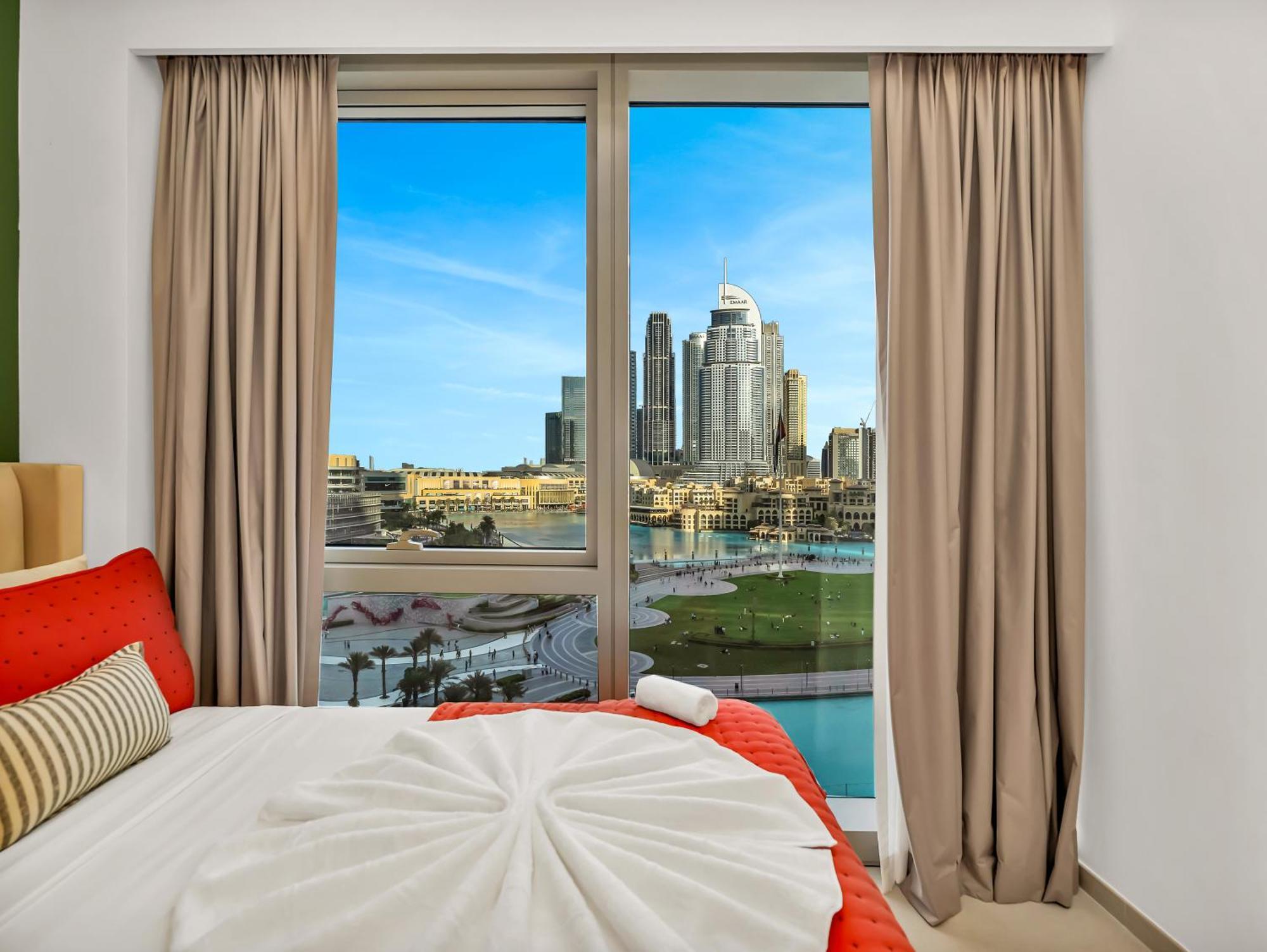 Apartment Luxury Two Bedroom With Balcony, Full Burj Khalifa & Fountain Views By Delujo