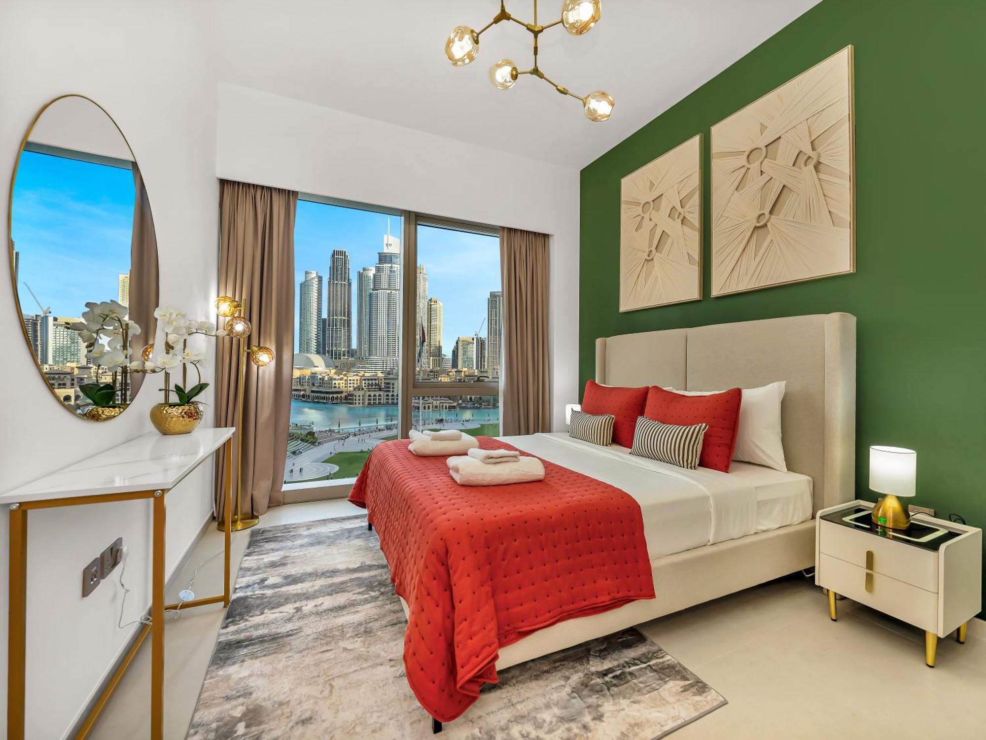 Luxury Two Bedroom With Balcony, Full Burj Khalifa & Fountain Views By Delujo *
