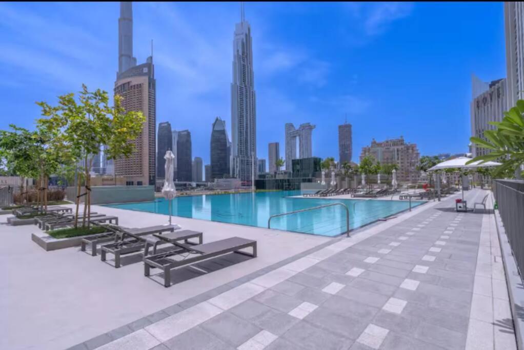 Downtown Views Ii - Vogue Two Bedroom With Balcony And Full Burj Khalifa View, Conveniently Located Opposite Mall Skybridge Dubai