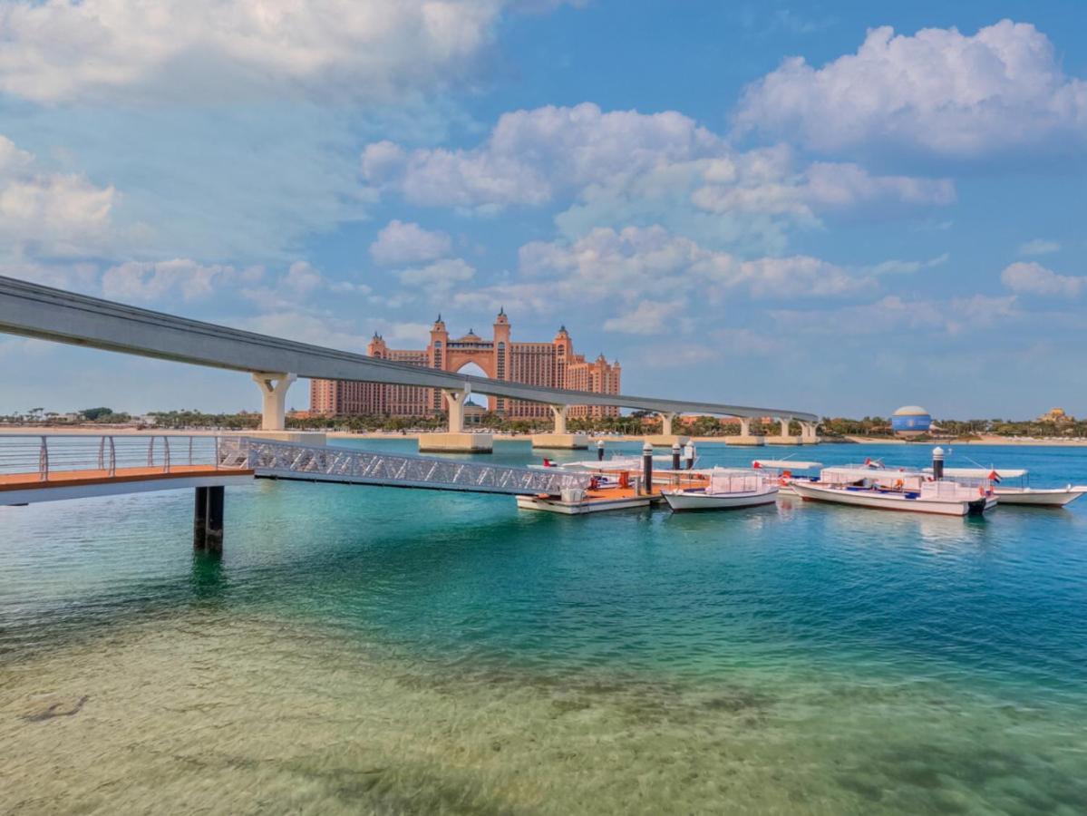 Apartment Luxurious Fully Upgraded Palm Jumeirah 2-bed Dubai