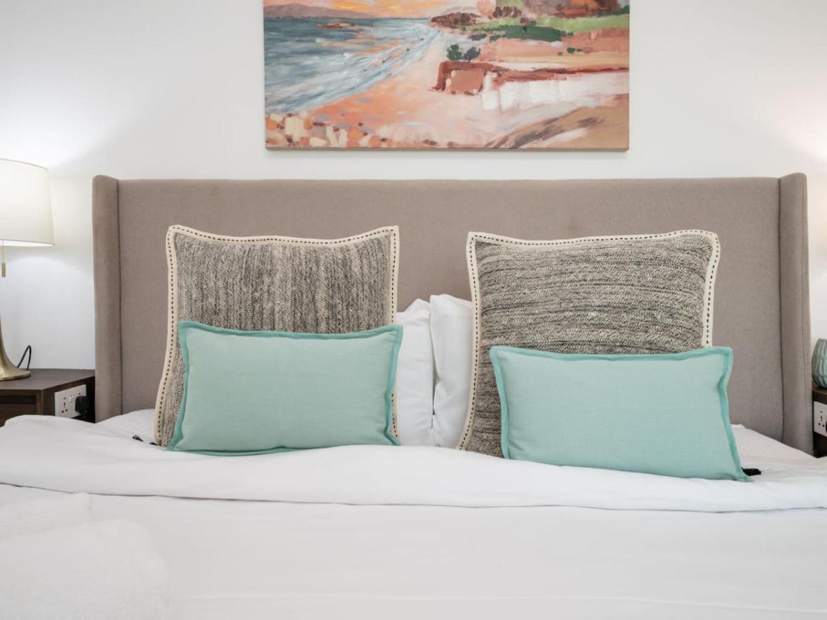 Luxurious Fully Upgraded Palm Jumeirah 2-bed Dubai