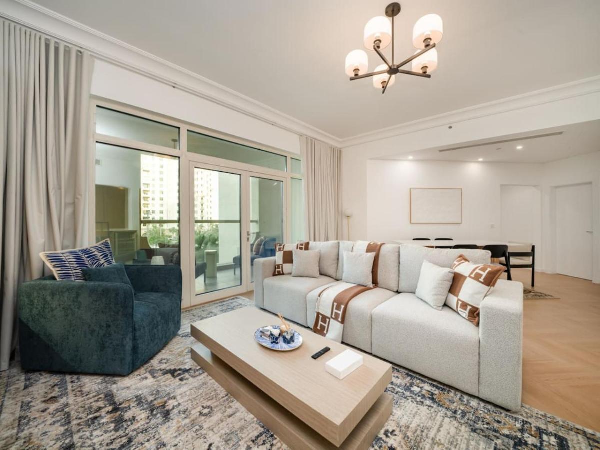 Luxurious Fully Upgraded Palm Jumeirah 2-bed * Dubai