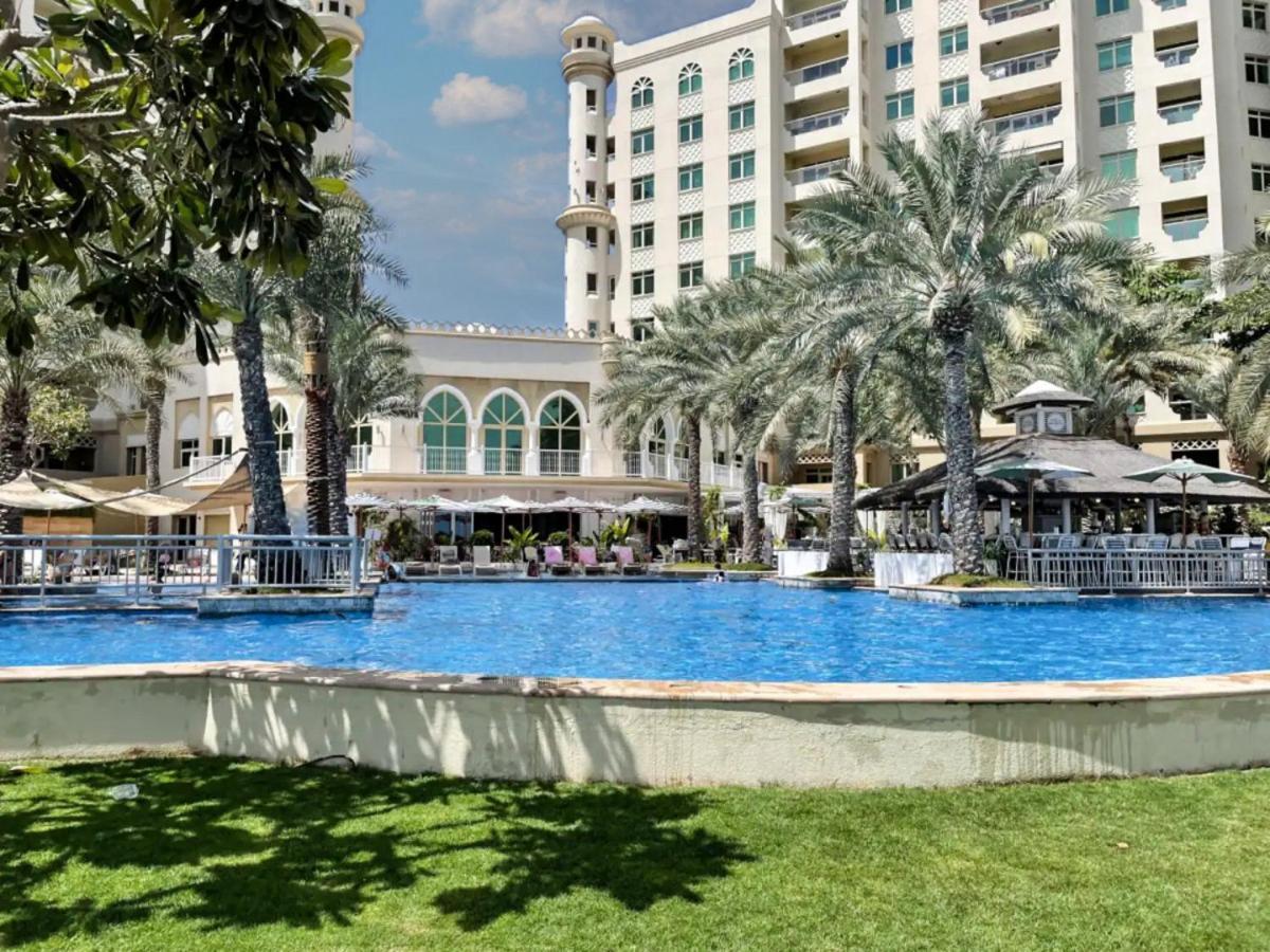 Luxurious Fully Upgraded Palm Jumeirah 2-bed Apartment
