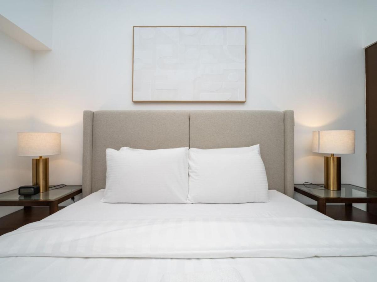 Apartment Elegant 2 Bed Downtown Duplex - Prime Location