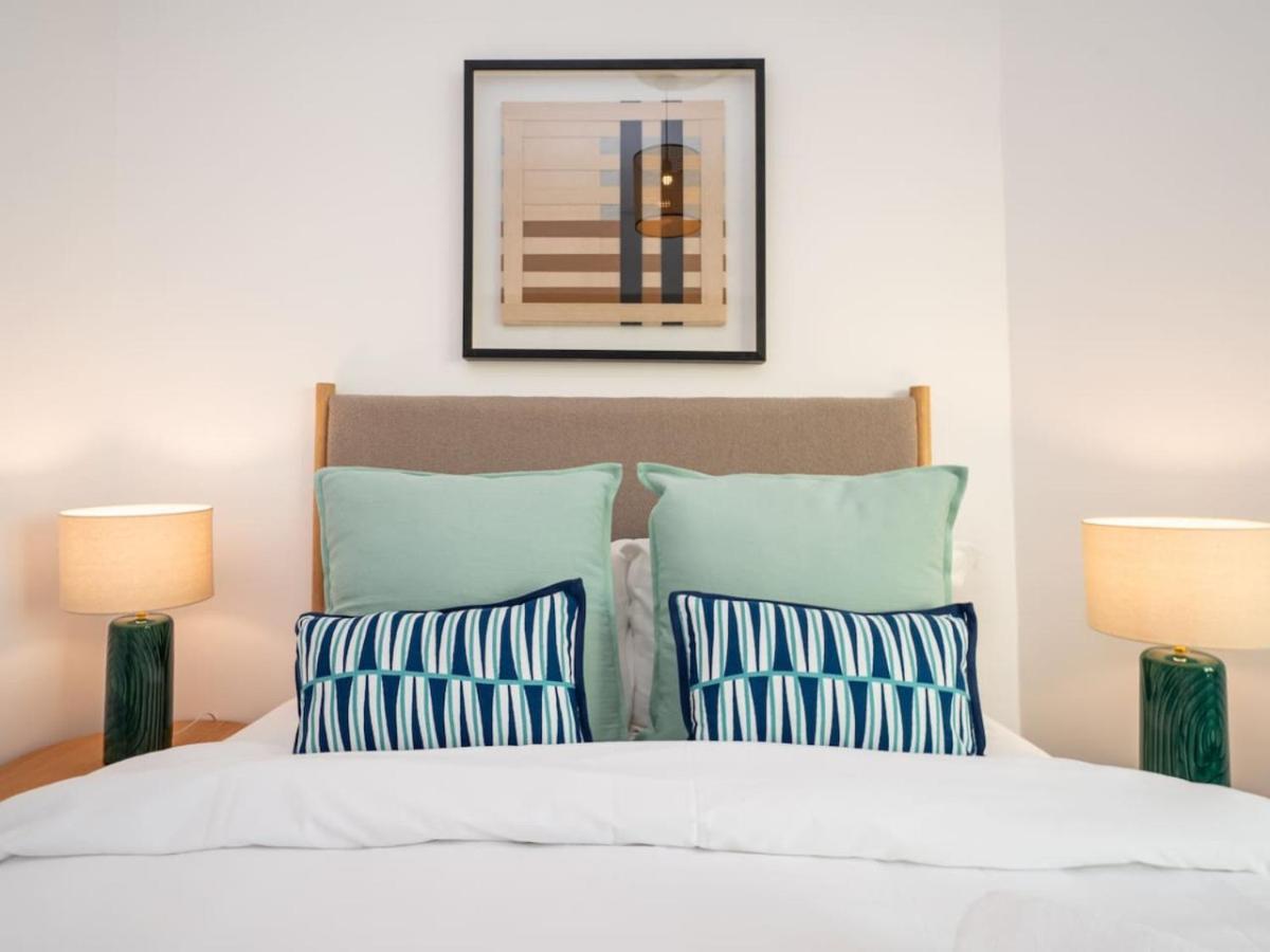 Luxurious Fully Upgraded Palm Jumeirah 2-bed * Dubai
